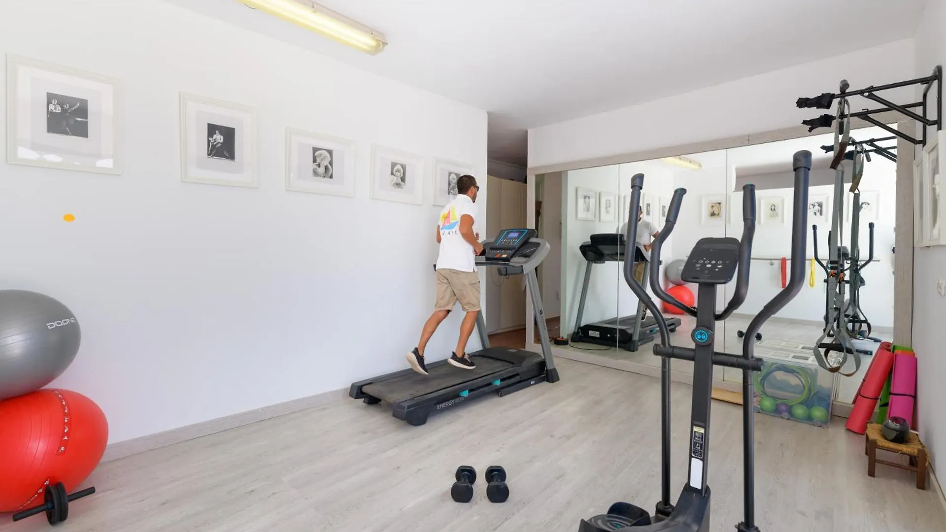 Elvira Hotell Tías Spanien